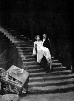 the-dark-city:  Bela Lugosi and Helen Chandler………………….”Dracula”