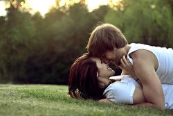 girl-smiling:  Não preciso de muito pra ser feliz, eu só preciso de você, ou melhor, de nós. (is) 