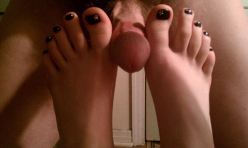 florasfeet:  Mmm, my favorite! ;)  I love this girl and their feet!!!