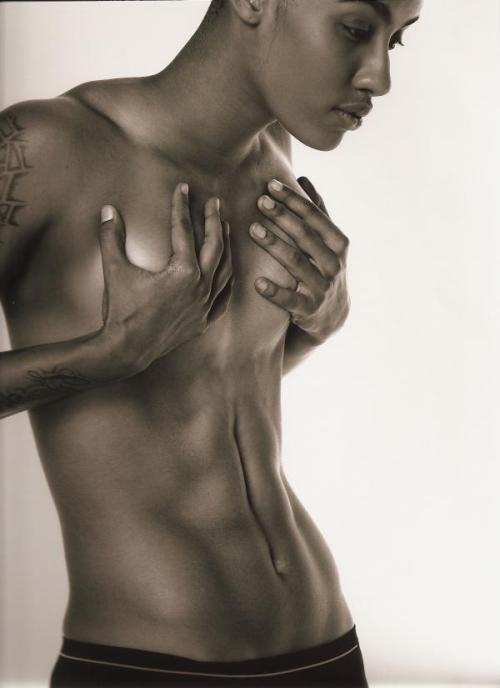 lalunafemme:  genderinfinite:  Tune in to see International Model AzMarie tonight on ANTM Cycle 18 - British Invasion    um…. *FAINTS* 