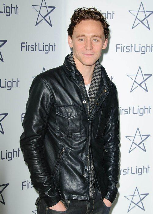 magnacarta13: killsandthrills: Tom Hiddleston + his leather jacket = my OTP LOL No mere woman can re