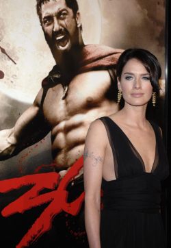 fuckyeahhotactress:  Lena Headey @ L.A. Premiere of 300