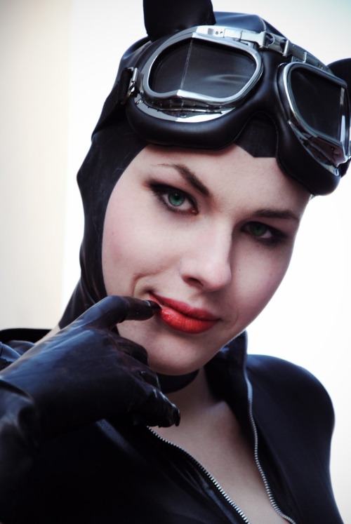 monkeyscandance: We saw a beautiful Catwoman cosplayer at today’s convention and she was kind 
