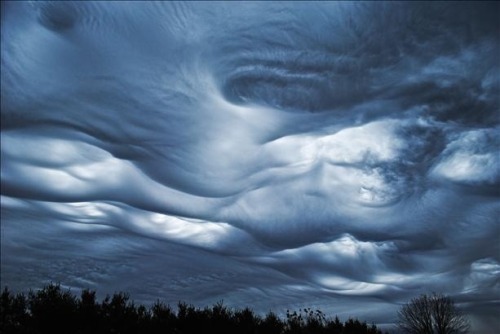 cwnl: Undulatus Asperatus Ominous Clouds Over Ohio A cloud formation, proposed in 2009 as a separate