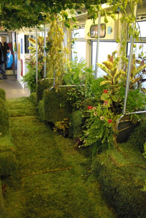 wespeakfortheearth:mamawolfcat:marrypotter:CTA Rail Car Converted into Mobile Garden by UIC Art and 