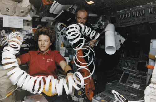 Astronaut Eileen Collins, handles transmitted messages from ground controllers, 24 May 1997 NASA/Get