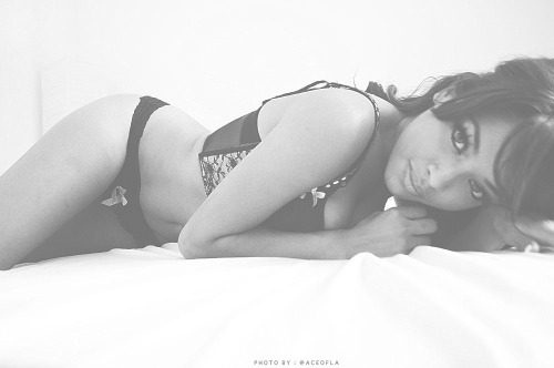 eyesfavecandy:  aceofla:  @3JEM  The girl in Kid Ink’s video, btw 