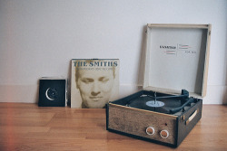 fiolire:  p0urtoujour:  ♪  yay the smiths! 