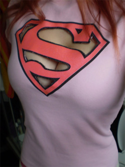 iheartchaos:  Sexiest Supergirl shirt ever.