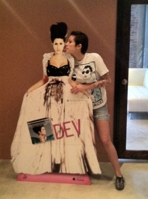 devishotofficial:  im a creep 