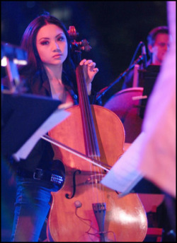 cologne-cigarettes:  Tina Guo, Cellist Saw her perform at Cirque Du Soleil’s Michael Jackson the Immortal. Mmm, there’s something about an Asian string player, rocking out at an MJ tribue that I find incredibly sexy.. lol