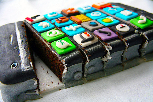 pinkwhig:  iphone cake omg 