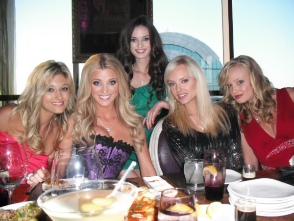 fuckyeahplayboymodels:  I’d definitely love to have dinner with these gorgeous