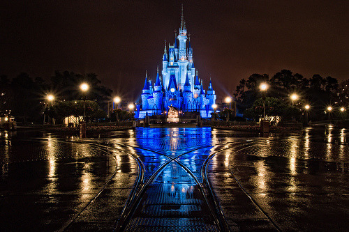 hello-ace:  december disneylanddd 