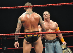 wweissex:  Proof that Randy has a nice ass.