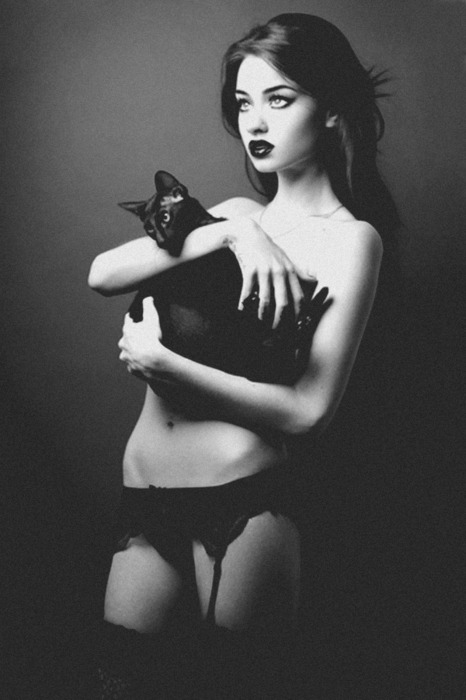 lipsticklesbians909:  She is soooo pretty! 