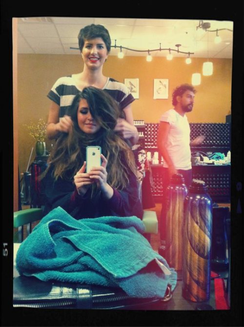 aportfolioforealio:  Behind the Scenes: Getting hair & make up done by my sweet , dear friend, Ellen Luttrell @ Salon Nfuse! 