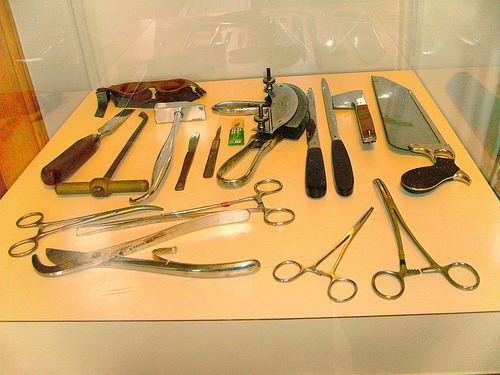 beanerschnitzel:  vintage autopsy tools. we’re down to 3 tools today. modernity