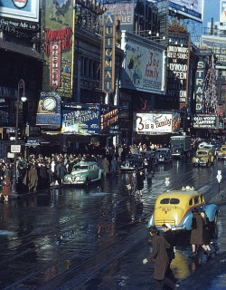 bluepueblo:  Times Square, New York City, 1944 photo via besttravelphotos 
