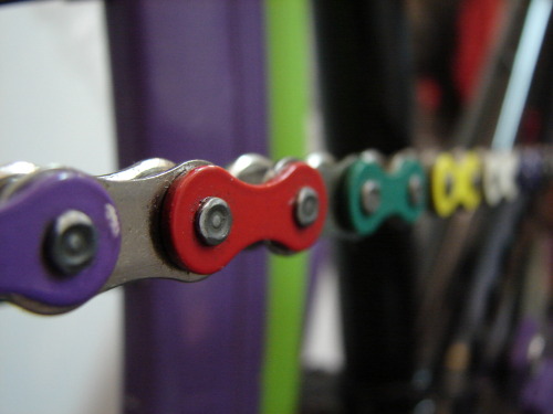 astrogee:  Villabikes colored chain. Expobici, Mexico 2011.