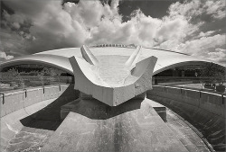 chingus:  olympic stadium montreal (by thomaslewandovski)