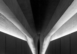 chingus:  Jørn Utzon_Sydney Opera House #1 (by Ximo Michavila) 