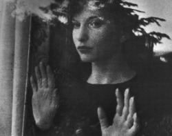 wonderfulambiguity:  Maya Deren, Meshes of the Afternoon, 1943 