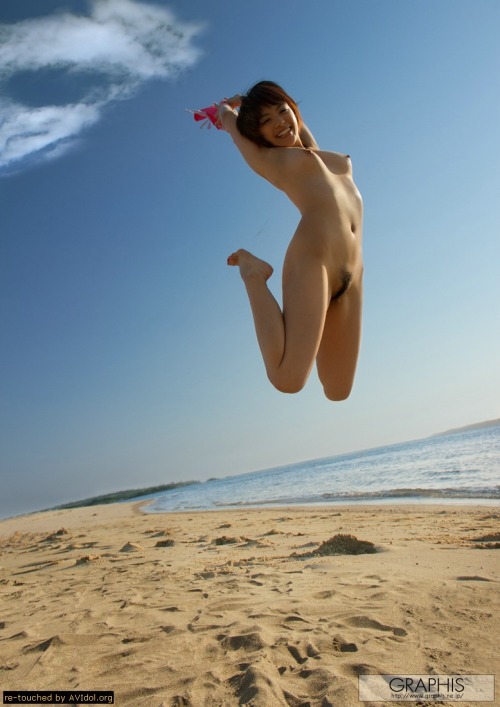 hot-sexy-asians: AV Idol fun on the beach
