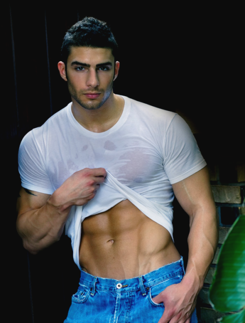 eclettichevisioni:  Adam Ayash | white wet