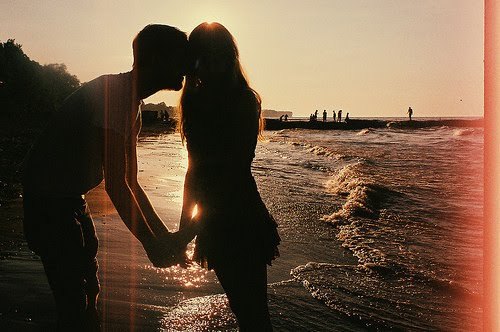 omomentoqueeusoube:  Ele: Amor? Ela: Oi, meu bem! Ele: Você é perfeita!  Ela: