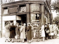 40sclassic:  Women in line/40s. 