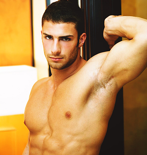 eclettichevisioni:  Adam Ayash | his armpit