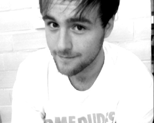 ryancodey:  o.o I really need to walk back to my dorm eventually.  So sweet