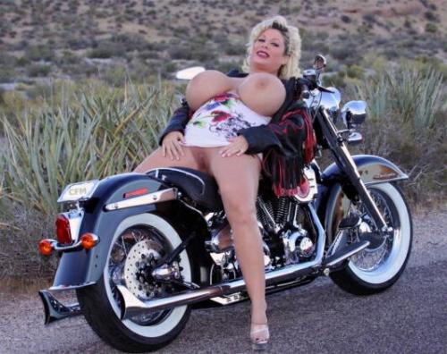 I hope she is a hells angel like to see her on the road,mmmmmm,xxxxx.