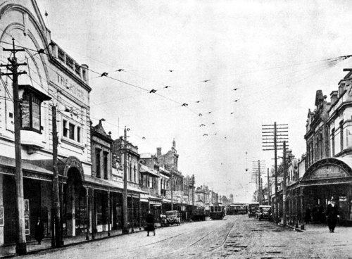 leonrw: Hopkins St, Footscray, with the Trocadero Theatre on the left, 1924 (via)The Trocadero t