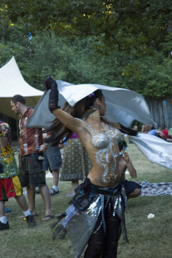 paintedgirls:  Dancing body painted girl at the Oregon Country Fair 