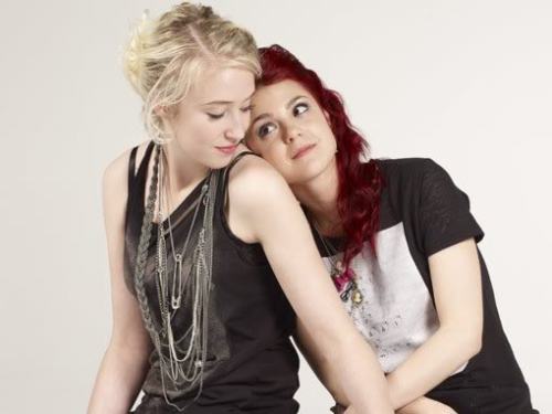 justcallmehollygolightly:  Naomi & Emily from Skinsssssssss :) 
