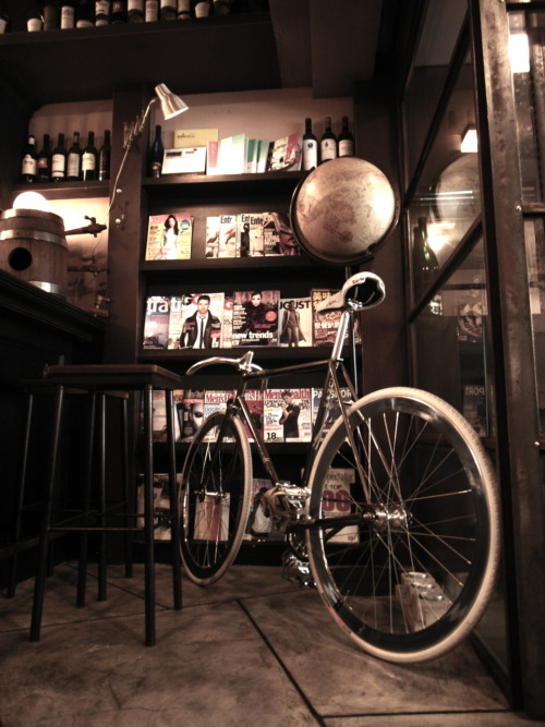 pandalovenet: 20111025 (via ratfinkbiker)