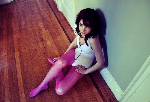 tights-n-spandex: blktights: nycslphoto Sexy as fuck in shiny pink tights
