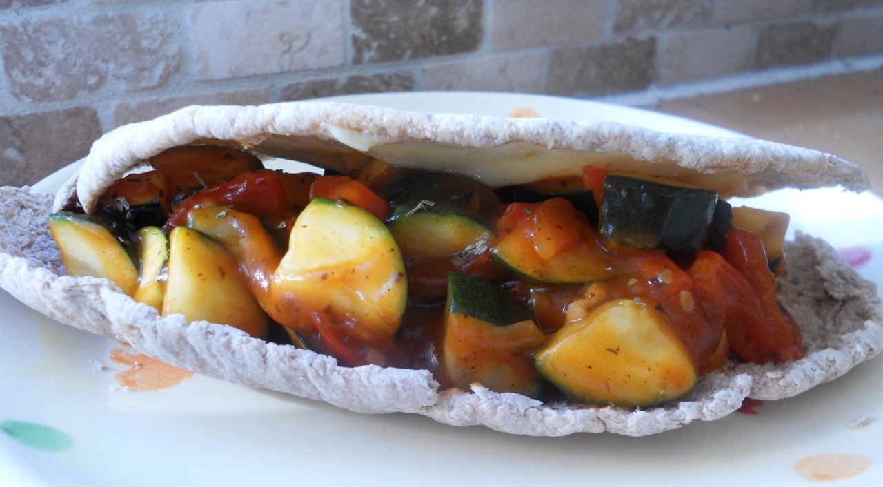 Lunch today - “Meatball Marinara Sub”, veggie style (zucchini and toasted wholewheat pitta). This was soso good.