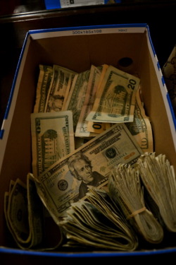 itsdaydreaming:  shoe box! no shoes in em.