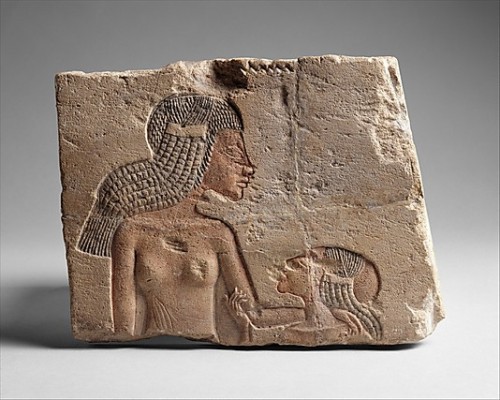 tiny-librarian:The demonstration of affection in this detail showing two of Akhenaten’s daughters is
