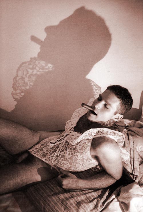 samsthatoneguy:  â€¦dile hola al dia con tu simple, complicada anatomiaâ€¦