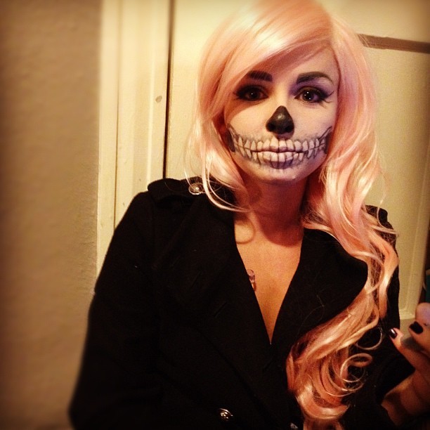 Skull half face halloween makeup