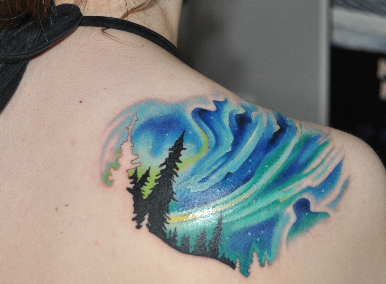 I have always been fascinated by northern lights!
Done by Pierre-Luc Fillion, at Tattoo Shack