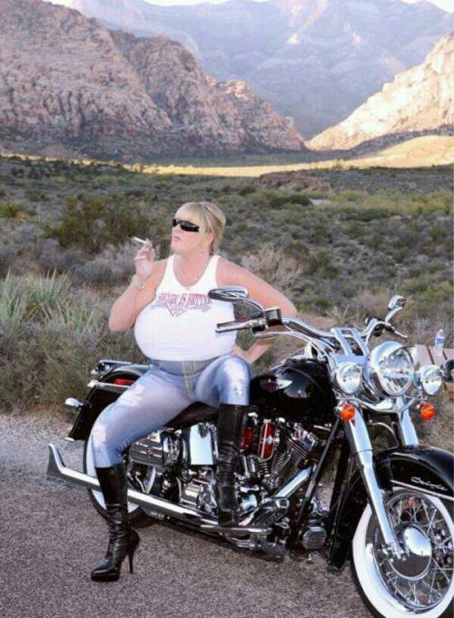 nice scenery especially the two mountains in the front of the picture,mmmmmm,xxxxxx