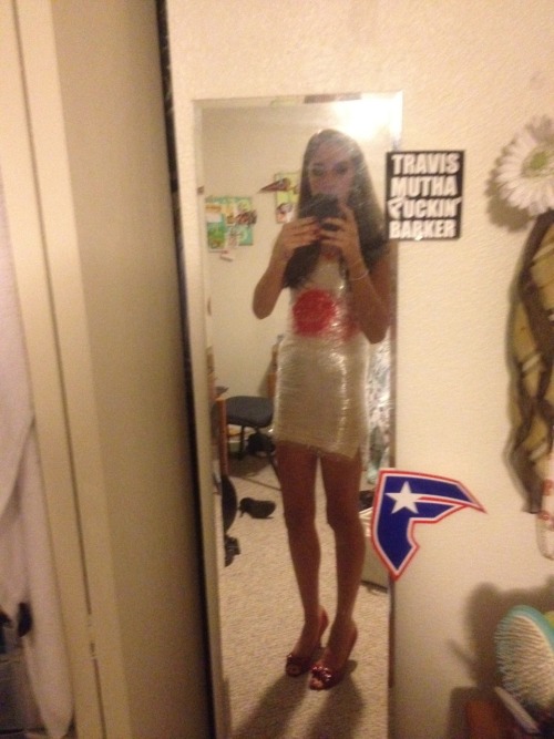 collegiatefloridian: Halloween costume. slightly blurry (sorry) 