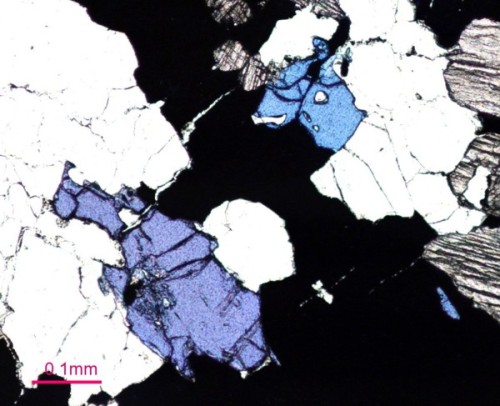 Staurolite, (Fe2+,Mg, Zn)1,5-2Al9(SiO4)4O6(OH,O)2, Ilmenite, Fe2+TiO3, Magnetite, Fe2+Fe3+