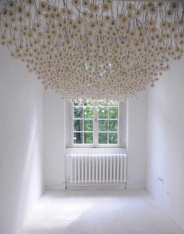 wildthicket:  A German artist, Regine Ramseier, had the great idea to create a ‘Dandelion