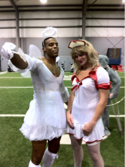 oh-shield-your-eyes:  omg. WHY AM I JUST SEEING THESE PICTURES?!? i love this. so cute.   I just need this picture in my life again. Also, not trying to lost my status as a stan for Victor Cruz, but he is pretty cute.